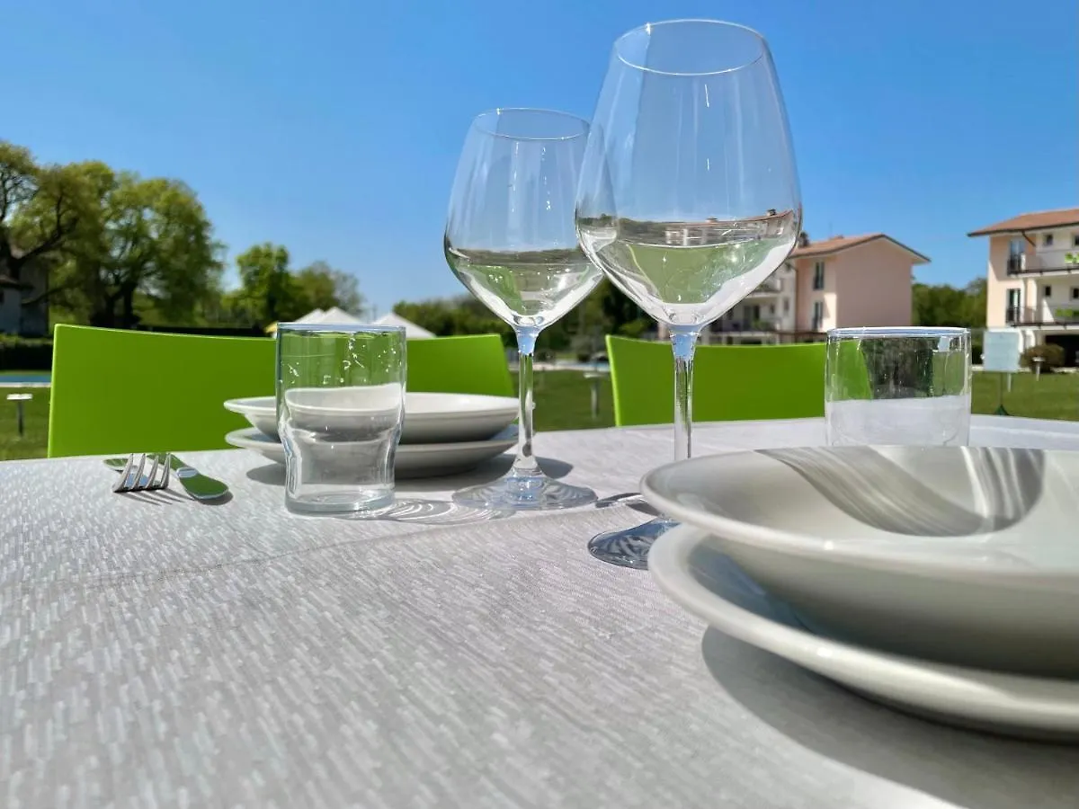 *** Apart Otel Bran & Denise Residence Costermano İtalya