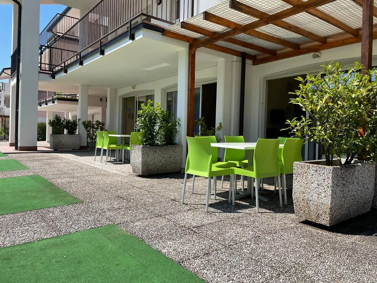 *** Apart Otel Bran & Denise Residence Costermano İtalya